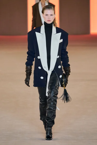 Look 44